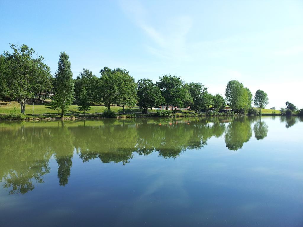 Lac De Cancon Buitenkant foto